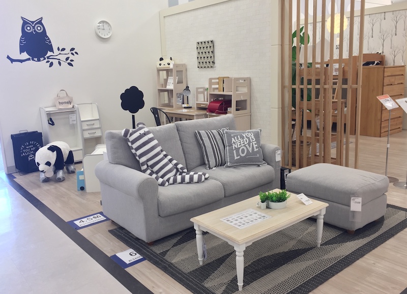 モノトーンコーデでリビングルーム学習デスクコーナーを作れます