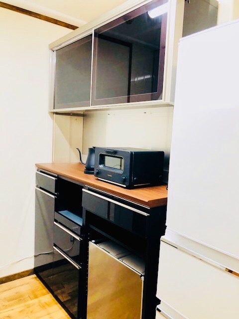 ウォールナットとブラックでラグジュアリーな空間づくり