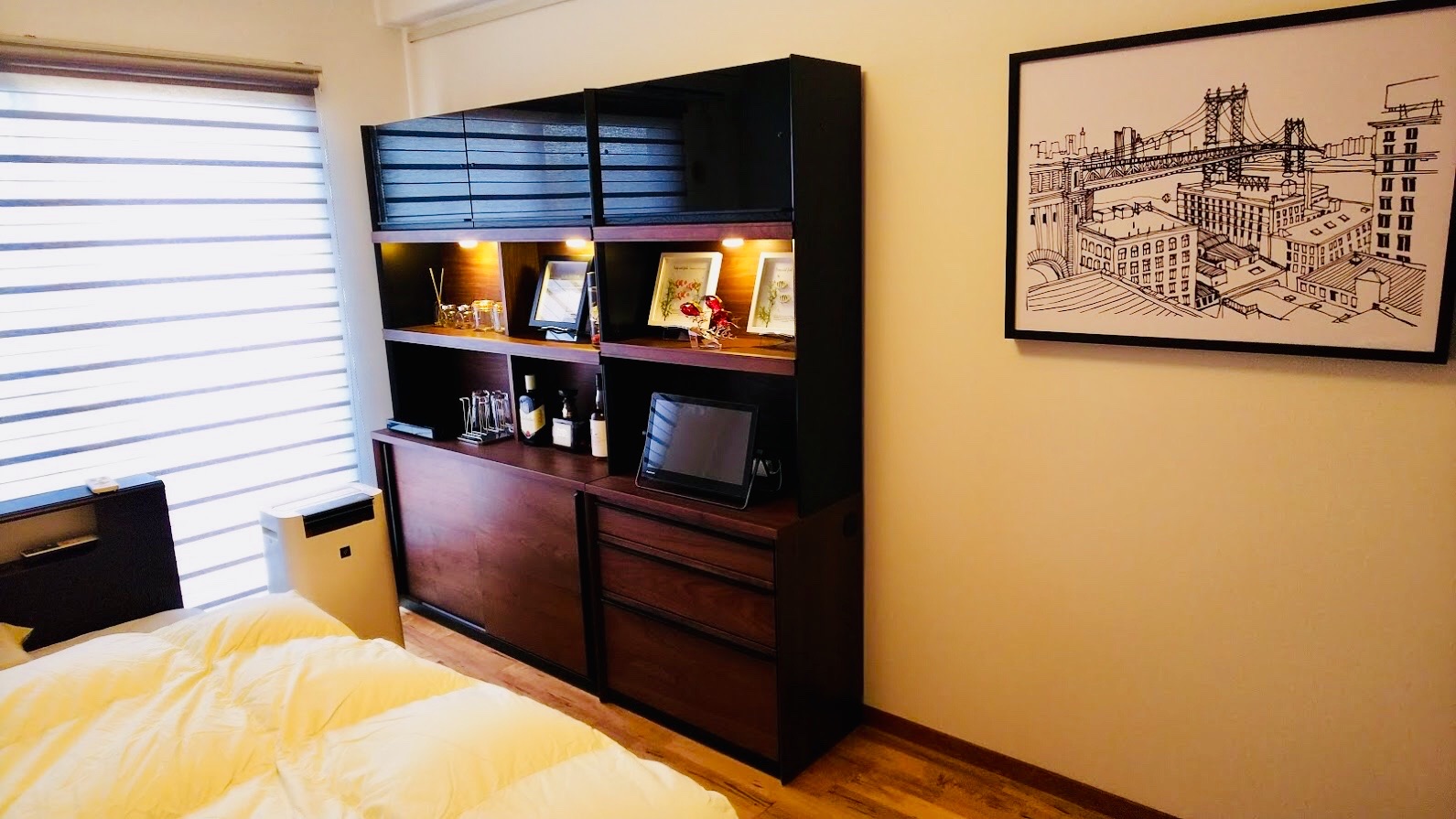 ウォールナットとブラックでラグジュアリーな空間づくり