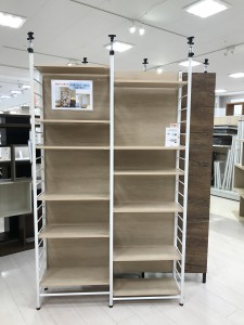 スクリーンラック