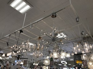 シャンデリア売場