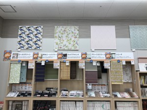 ブラインド・スクリーン展示