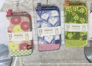 ふわふわドットポーチ